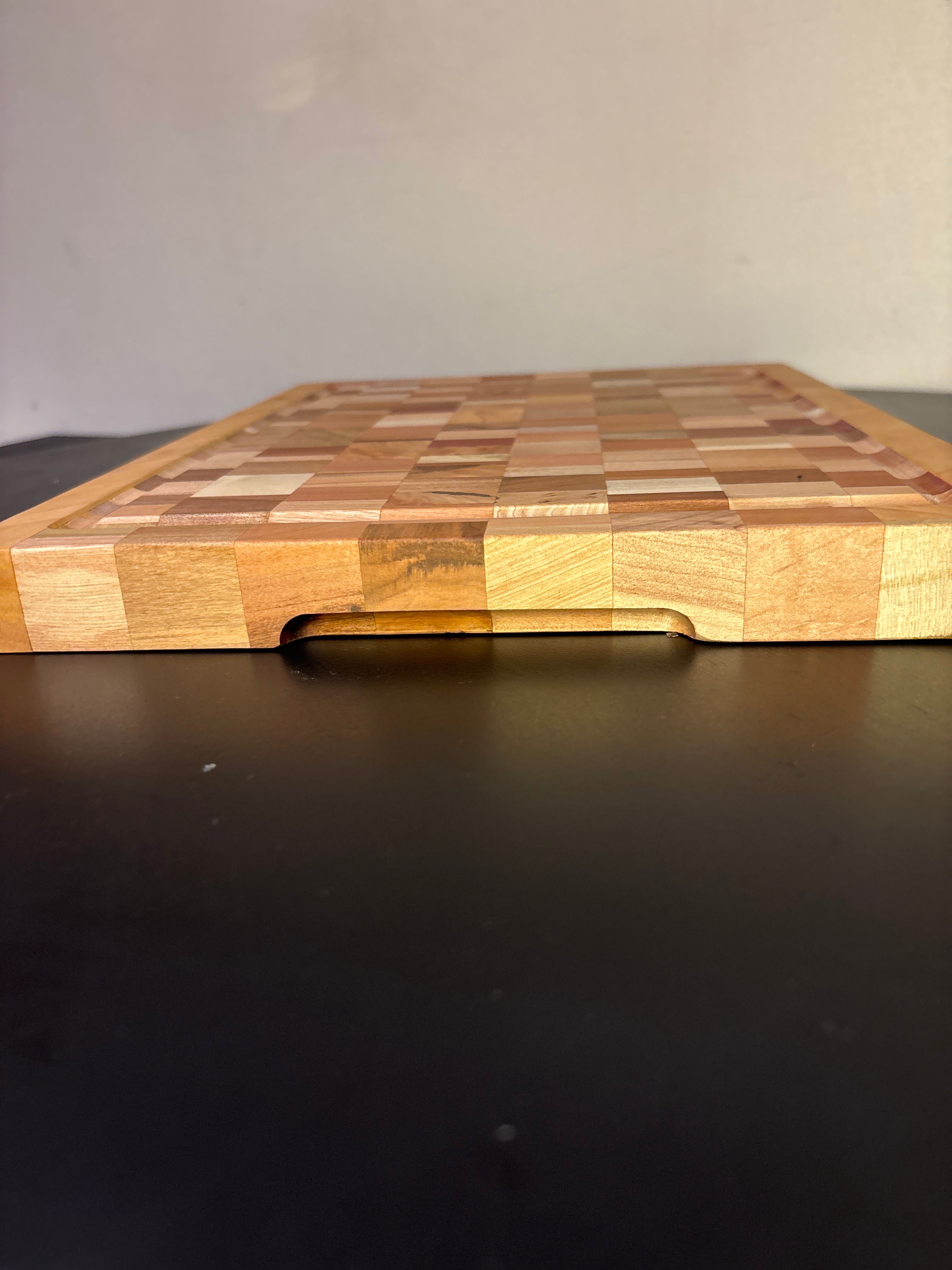 Tabla de picar con surco modelo Chaotic