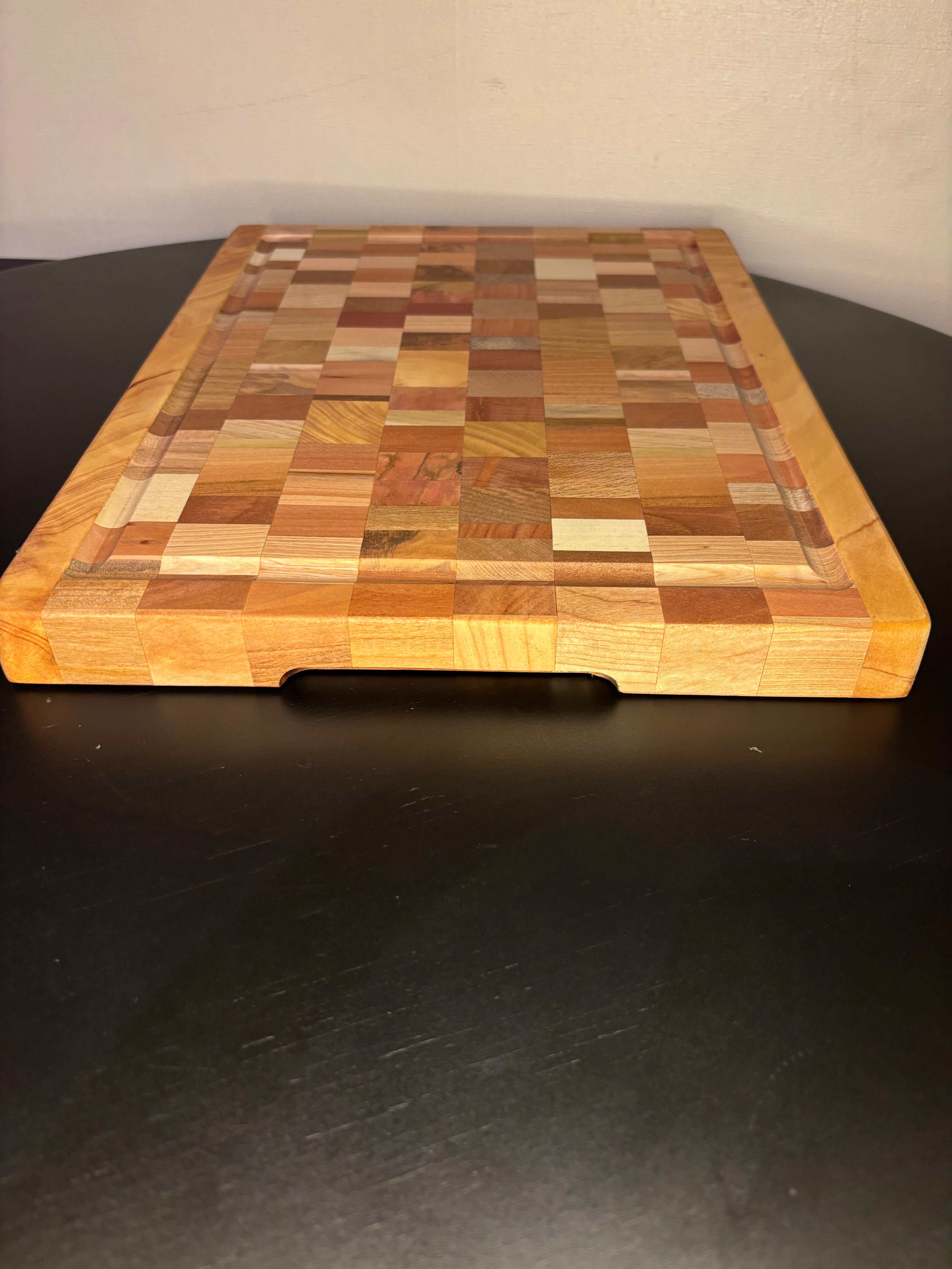 Tabla de picar con surco modelo Chaotic